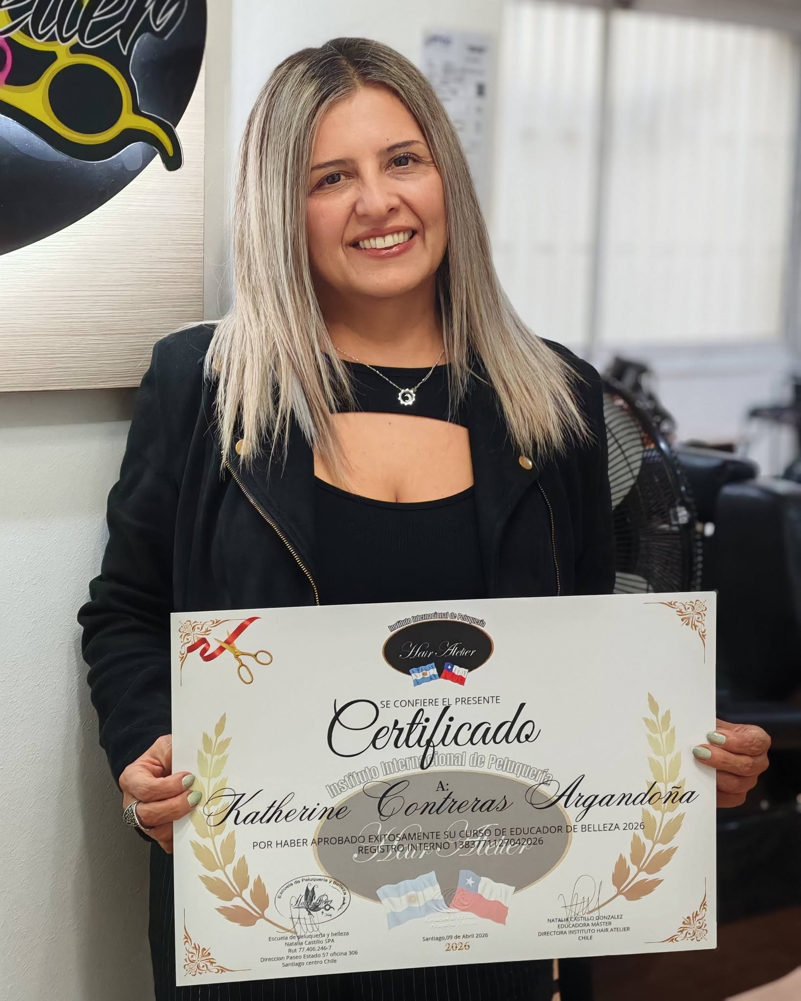 Katherine Contreras Argandoña - Certificada en Educador de Belleza - Instituto Hair Atelier